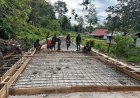Persiapan Pengecoran Babinsa Nimboran dan Satgas Jembatan Yon TP 814/JZA Pasang Bekisting