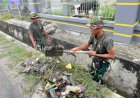 Prajurit Yonif TP 860/NSK Gelar Karya Bakti di Masjid At-Taqwa Waropen, Wujud Nyata Kemanunggalan TNI dengan Rakyat