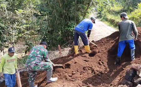 Pengecoran Pondasi dan Pelangsiran Material Pembangunan Jembatan Aramco Garuda di Desa Sitail