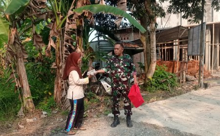 Koramil 11/Pangkah Gelar Jumat Berkah, Bagikan 100 Nasi Bungkus kepada Masyarakat