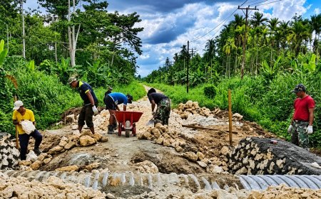 Pelan Tapi Pasti Babinsa Arso Kawal Pembangunan Jembatan Garuda Anak Kali Mur Progres Tembus 60 Persen