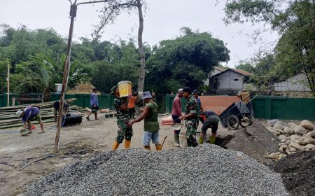 Gotong Royong TNI dan Warga Percepat Pembangunan Jembatan Gantung Garuda Kali Bebek
