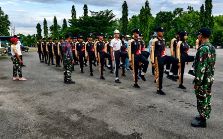 Babinsa Sentani Asah Disiplin dan Jiwa Nasionalisme Paskibraka Jayapura Menuju HUT RI Ke-81