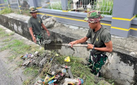 Prajurit Yonif TP 860/NSK Gelar Karya Bakti di Masjid At-Taqwa Waropen, Wujud Nyata Kemanunggalan TNI dengan Rakyat