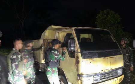 Patroli Malam Yonif TP 860/NSK Sapu Wilayah Waropen, TNI Hadir Beri Rasa Aman dan Perkuat Kamtibmas