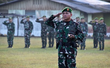 Letkol Inf Bayu Prabowo Teguhkan Disiplin dan Nasionalisme Melalui Upacara Bendera Mingguan