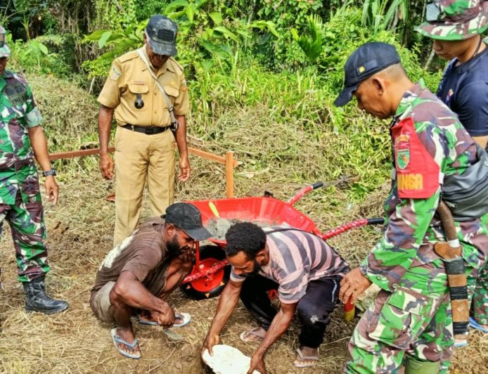 Danramil 1701-04/Arso Pimpin Ground Breaking Jembatan Garuda Tahap III di Kabupaten Keerom