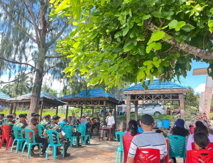 Ibadah Syukur Suku Batak di Pantai Ronggaiwa, Prajurit Yonif TP 860/NSK Larut dalam Kebersamaan