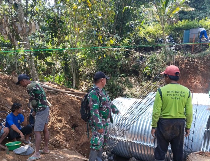 Pemasangan Jembatan Aramco Garuda Sungai Salam Terus Dikebut