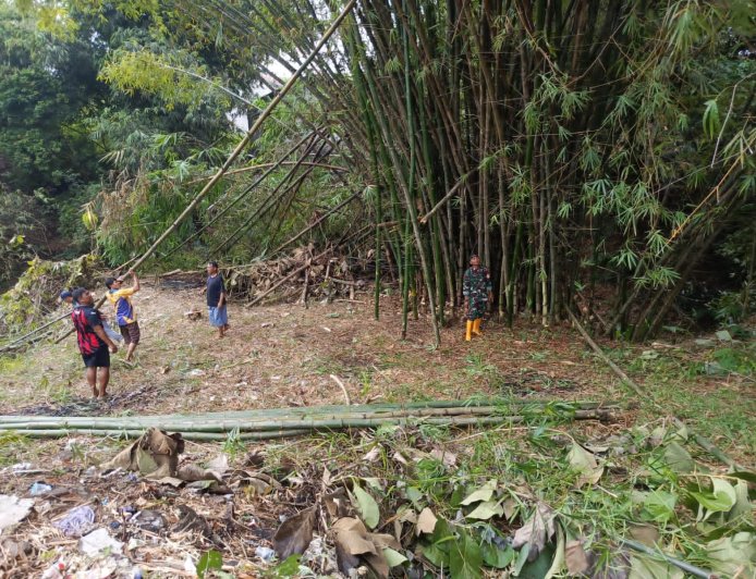 Semangat Gotong Royong Warnai Progres Pembangunan Jembatan Gantung Garuda di Kali Bebek Pakembaran