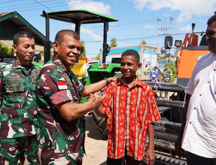 Febrianus Gebze Anak Papua Selatan, Mampu Operasionalkan Berbagai Alsintan Modern