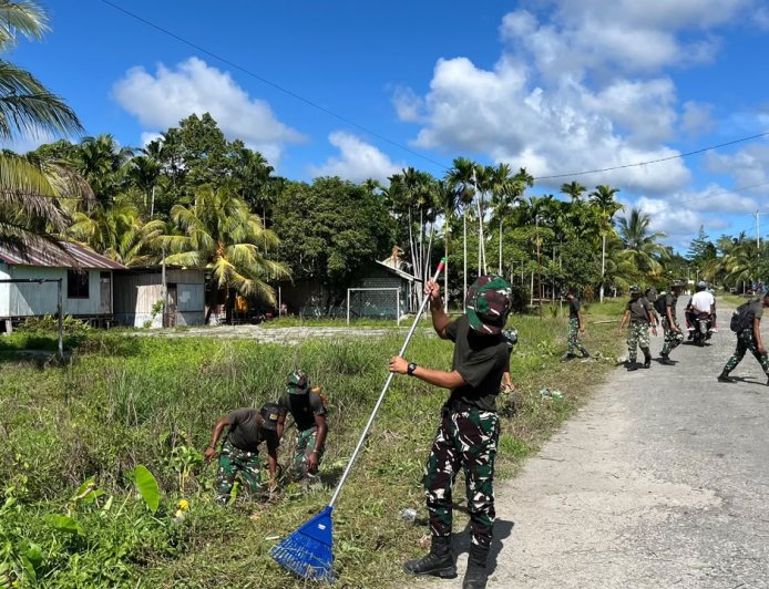 Prajurit Yonif TP 860/NSK Turun Tangan Percantik Kampung Rorisi, Perkuat Kemanunggalan TNI dan Rakyat di Waropen