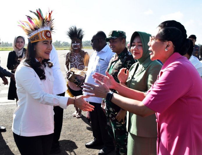 Dandim 1707/Merauke Sambut Kedatangan Wamen Kependudukan dan Pembangunan Keluarga di Bumi Anim Ha