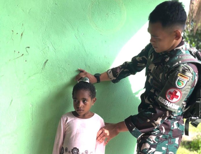 Peduli Tumbuh Kembang Anak, Yonif TP 809/NTM Gelar Pemeriksaan Kesehatan Berkala di Kampung Wapoania