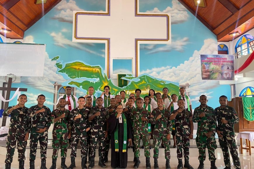Prajurit Yonif TP 860/NSK dan Jemaat GKI Betani Waren Bersatu dalam Doa, Wujud Nyata Harmoni TNI dan Masyarakat Papua