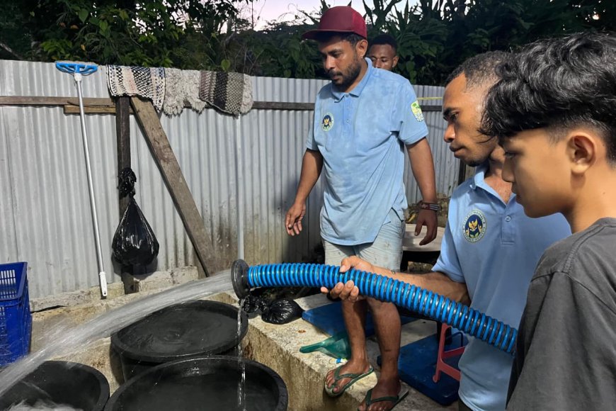 Yonif TP 860/NSK Gerak Cepat Salurkan 5.000 Liter Air Bersih untuk SPPG di Waropen