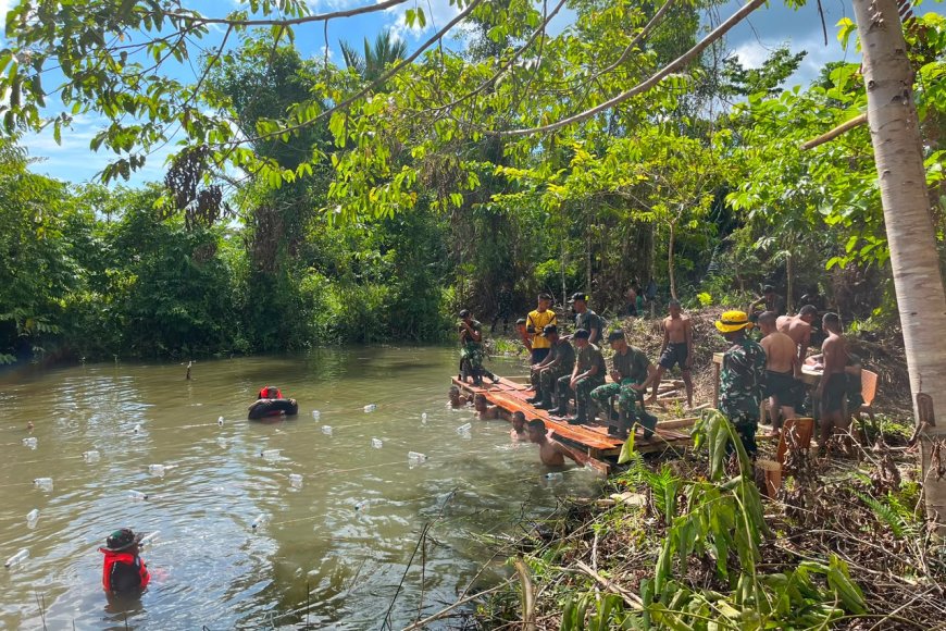 Tempa Prajurit Tangguh di Medan Papua, Yonif TP 860/NSK Gelar Renang Militer Dasar Siap Hadapi Berbagai Tantangan Operasi