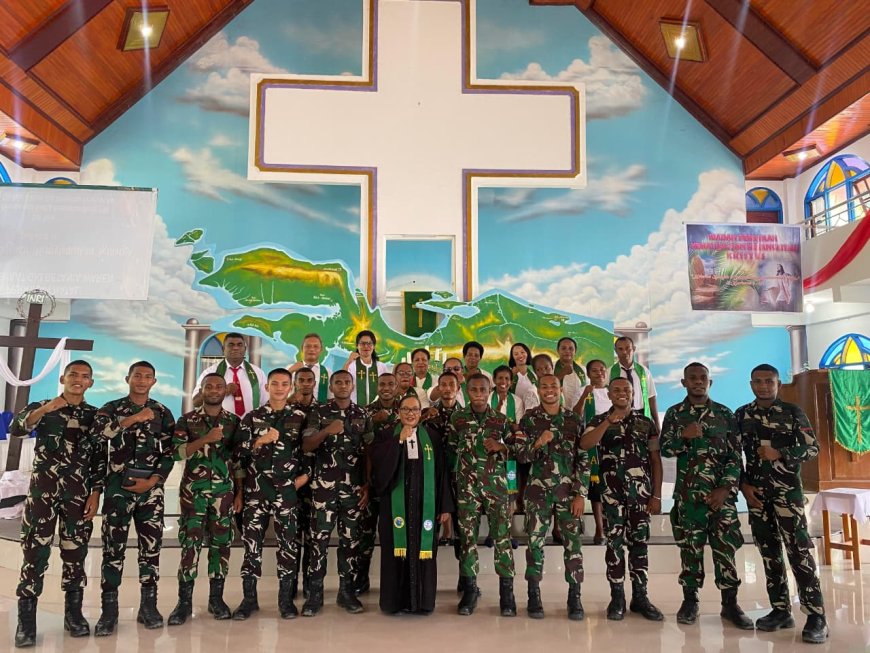Prajurit Yonif TP 860/NSK dan Jemaat GKI Betani Waren Bersatu dalam Doa, Wujud Nyata Harmoni TNI dan Masyarakat Papua