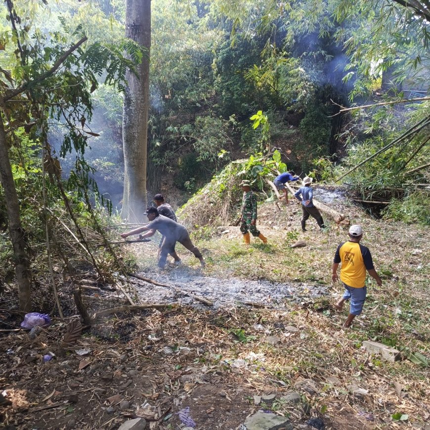 Gotong Royong Babinsa dan Warga Awali Pembangunan Jembatan Gantung Garuda di Kali Bebek