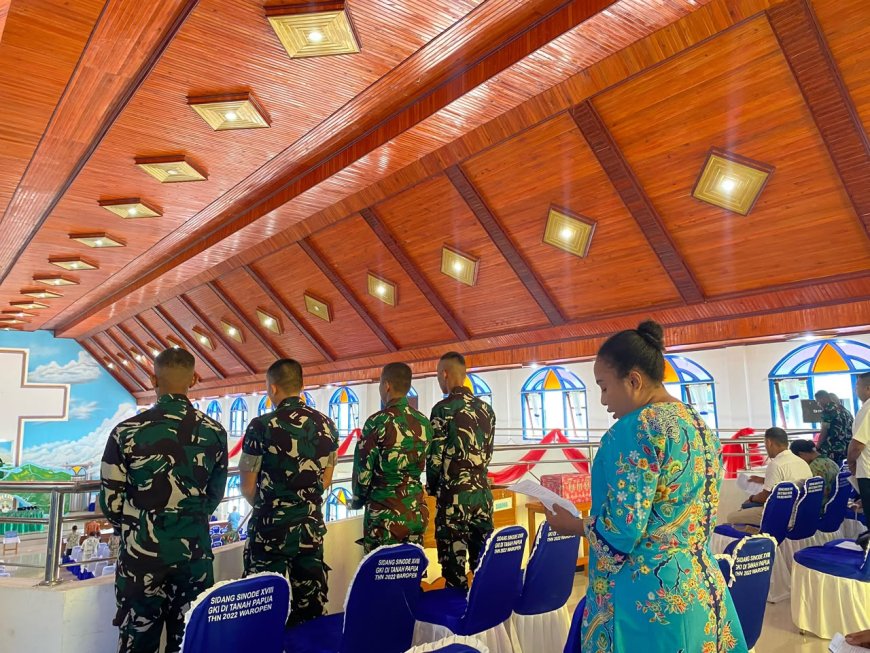Prajurit Yonif TP 860/NSK Perkuat Iman dan Kemanunggalan Bersama Jemaat di Dua Gereja Kabupaten Waropen