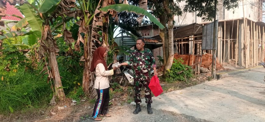 Koramil 11/Pangkah Gelar Jumat Berkah, Bagikan 100 Nasi Bungkus kepada Masyarakat