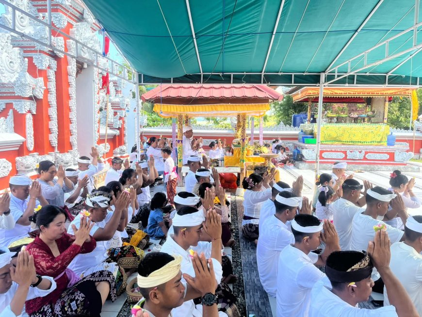 Wujud Toleransi dan Pengabdian: Personel Yonif TP 809/NTM Khidmat Laksanakan Ibadah Galungan dan Kuningan di Pura Gunung Agung Giri Cyclop