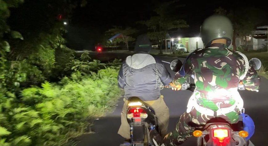 Patroli Malam Yonif TP 860/NSK Sisir Waropen, Wujud Nyata Jaga Keamanan dan Kedekatan dengan Warga
