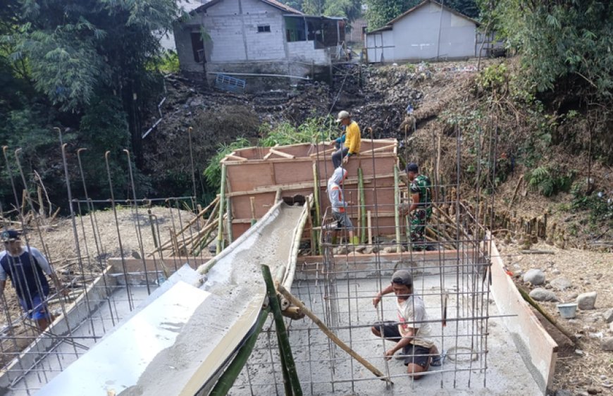 Pembangunan Jembatan Gantung Garuda Penghubung Pedagangan–Pakembaran Terus Dikebut