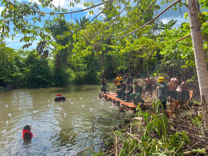Tempa Prajurit Tangguh di Medan Papua, Yonif TP 860/NSK Gelar Renang Militer Dasar Siap Hadapi Berbagai Tantangan Operasi