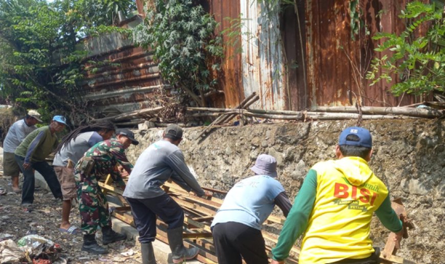 Gotong Royong TNI dan Masyarakat Percepat Pembangunan Jembatan Garuda Beton di Desa Harjasari