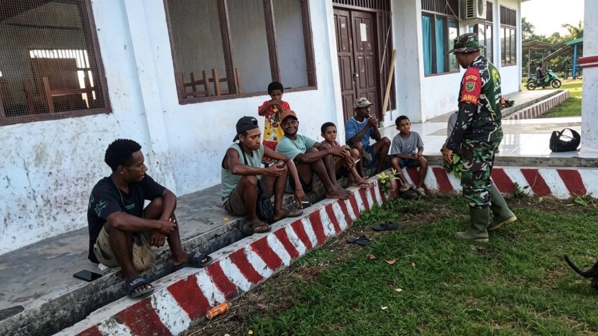 Melalui Komsos Babinsa Web Ajak Warga Menjaga Jembatan Garuda dan Stabilitas Kampung