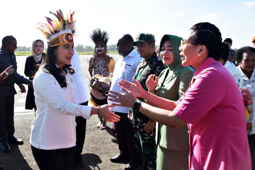 Dandim 1707/Merauke Sambut Kedatangan Wamen Kependudukan dan Pembangunan Keluarga di Bumi Anim Ha