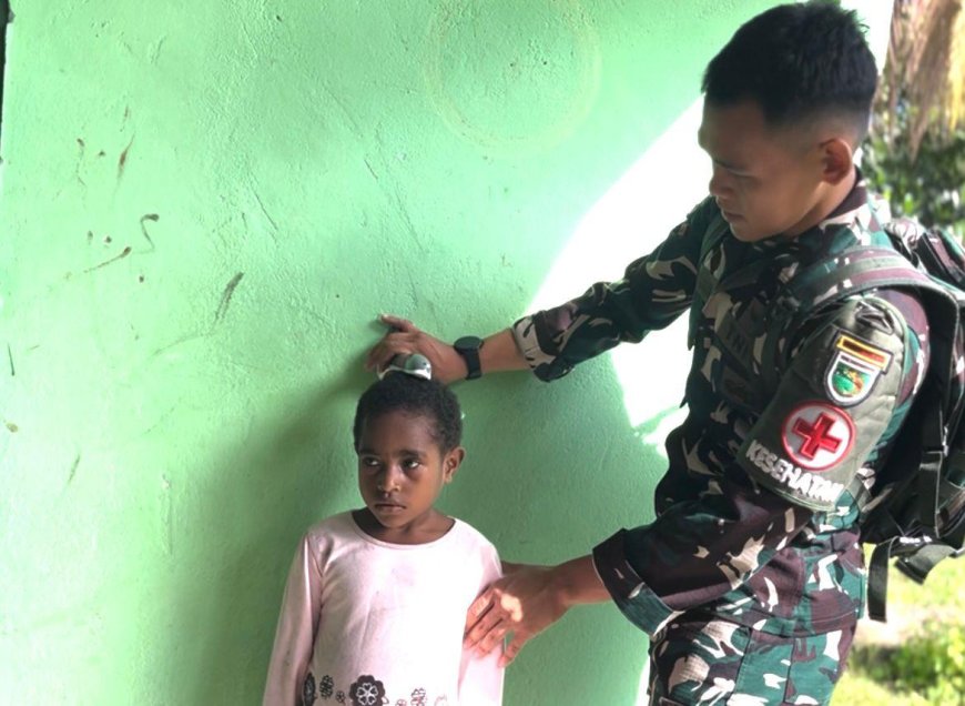 Peduli Tumbuh Kembang Anak, Yonif TP 809/NTM Gelar Pemeriksaan Kesehatan Berkala di Kampung Wapoania