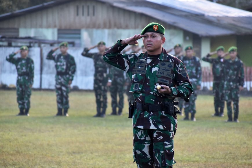 Letkol Inf Bayu Prabowo Teguhkan Disiplin dan Nasionalisme Melalui Upacara Bendera Mingguan