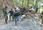 Satgas TMMD dan Warga Lanjutkan Pengecoran Jalan Harapan Kian Terbentang di Gumelem Kulon