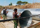 Kebersamaan TNI dan Masyarakat: Pembangunan 15 Jembatan Aramco di Merauke Terus Dikebut