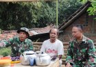 Obrolan Hangat di Sela Pembangunan RTLH Serka Suwanto Pererat Kemanunggalan TNI dan Warga