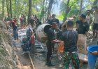 Kebersamaan TNI Polri dan Warga Pacu Pengecoran Jalan TMMD Capai 48 Persen
