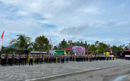 Sinergi TNI-Polri Makin Solid! Prajurit Yonif TP 860/NSK Hadiri Upacara HUT Bhayangkara ke-80 di Waropen