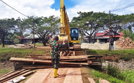 Babinsa Kodim 1707/Merauke Kawal Pembangunan Jembatan Aramco, Wujud Nyata TNI Hadir Membangun Harapan Masyarakat