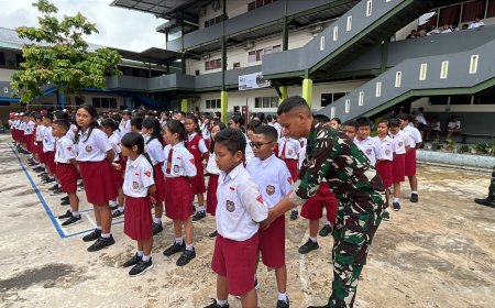 Pelatihan PBB Dari Yonif TP 820/DAAI, Tanamkan Displin dan Karakter Sejak Dini di SD Kristen Kalam Kudus Timika