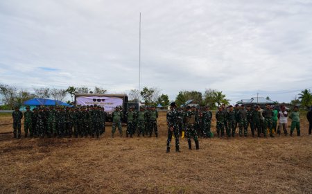 Prajurit Korem 174/ATW Bahu-Membahu Bersama Warga Rawat Fasilitas Umum Kampung