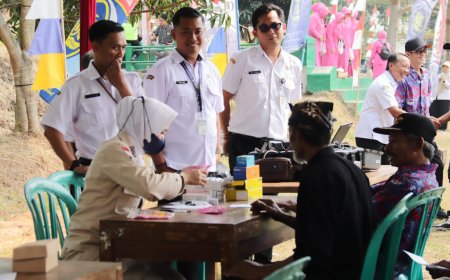 Sentuhan Kepedulian di TMMD Reguler ke-129 Wakil Bupati dan Dandim Tinjau Pelayanan Kesehatan Gratis di Gumelem Kulon