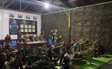 Danyonif TP 860/NSK Pimpin Nobar Semifinal Piala Dunia Bersama Prajurit dan Warga Waropen, Pererat Kebersamaan TNI dengan Rakyat