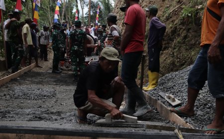 Tangan Matrohim Meratakan Harapan Gotong Royong Warnai Pembangunan Jalan TMMD di Gumelem Kulon