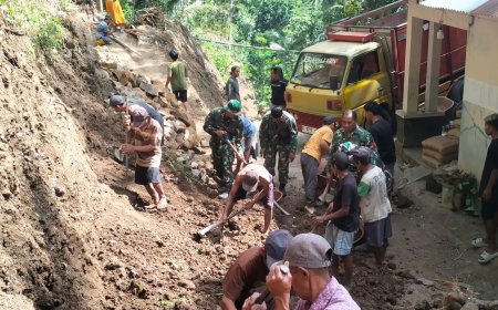 Gotong Royong Bangun Talud Sertu Agus dan Warga Gumelem Kulon Perkuat Lereng Demi Masa Depan Desa