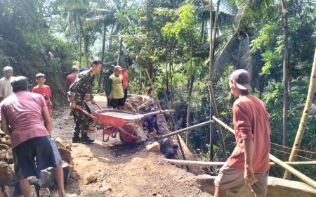 Dorongan Angkong Semangat Pengabdian Satgas TMMD untuk Gumelem Kulon