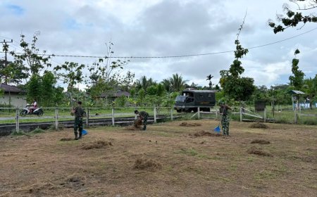 Prajurit Yonif TP 860/NSK Gotong Royong Bersihkan SD Negeri Inpres SP 4 Botawa, Wujud Kepedulian TNI terhadap Dunia Pendidikan di Waropen