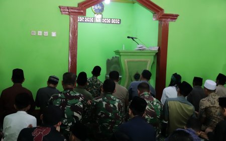 Di Tengah TMMD Peltu Widodo Pererat Kebersamaan Lewat Salat Berjamaah Bersama Warga