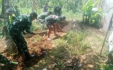 Gotong Royong TNI dan Warga Warnai Persiapan Sumur Bor Program Air Bersih TNI AD di Desa Begawat